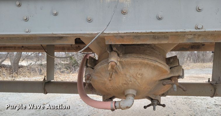 image for item DM2560 1982 Trailmobile  pneumatic dry bulk trailer