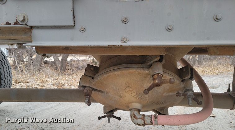 image for item DM2560 1982 Trailmobile  pneumatic dry bulk trailer