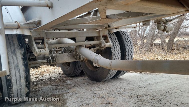 image for item DM2560 1982 Trailmobile  pneumatic dry bulk trailer