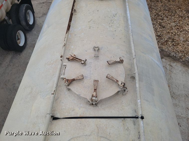 image for item DM2560 1982 Trailmobile  pneumatic dry bulk trailer