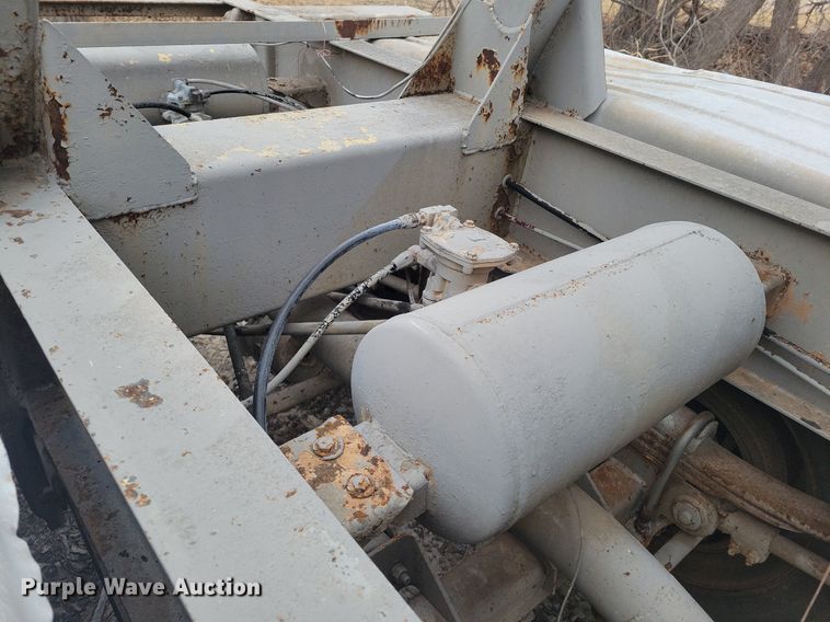 image for item DM2560 1982 Trailmobile  pneumatic dry bulk trailer