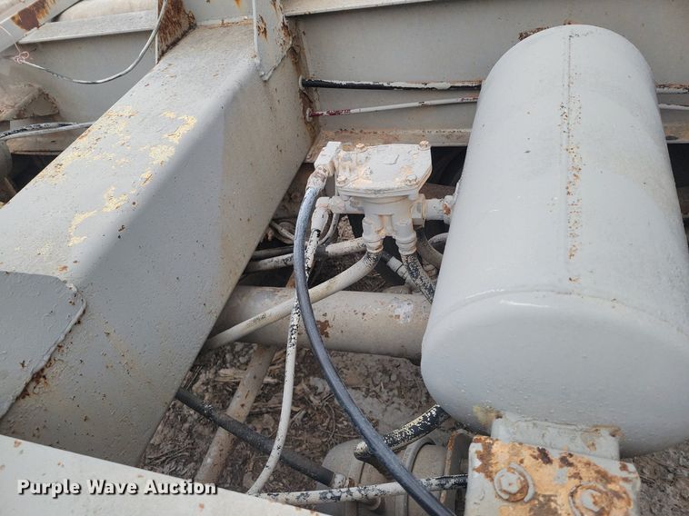 image for item DM2560 1982 Trailmobile  pneumatic dry bulk trailer