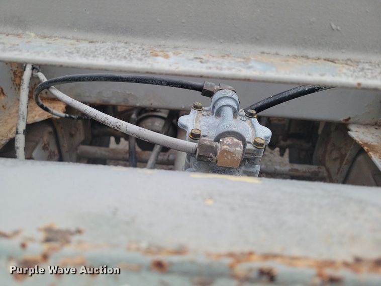 image for item DM2560 1982 Trailmobile  pneumatic dry bulk trailer