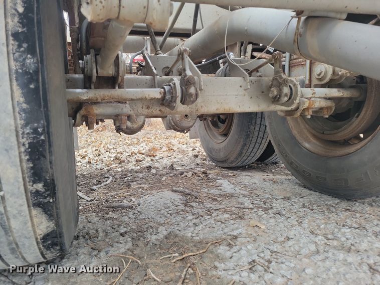 image for item DM2560 1982 Trailmobile  pneumatic dry bulk trailer