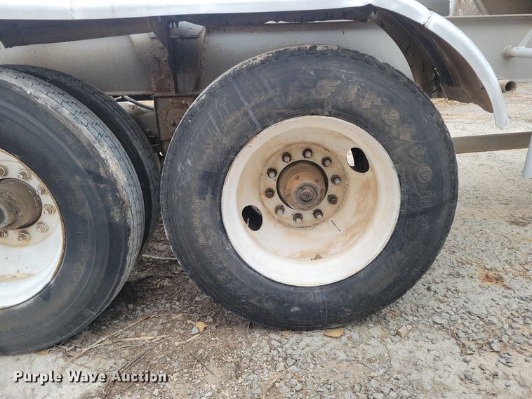 image for item DM2560 1982 Trailmobile  pneumatic dry bulk trailer