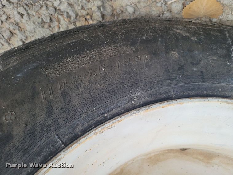 image for item DM2560 1982 Trailmobile  pneumatic dry bulk trailer