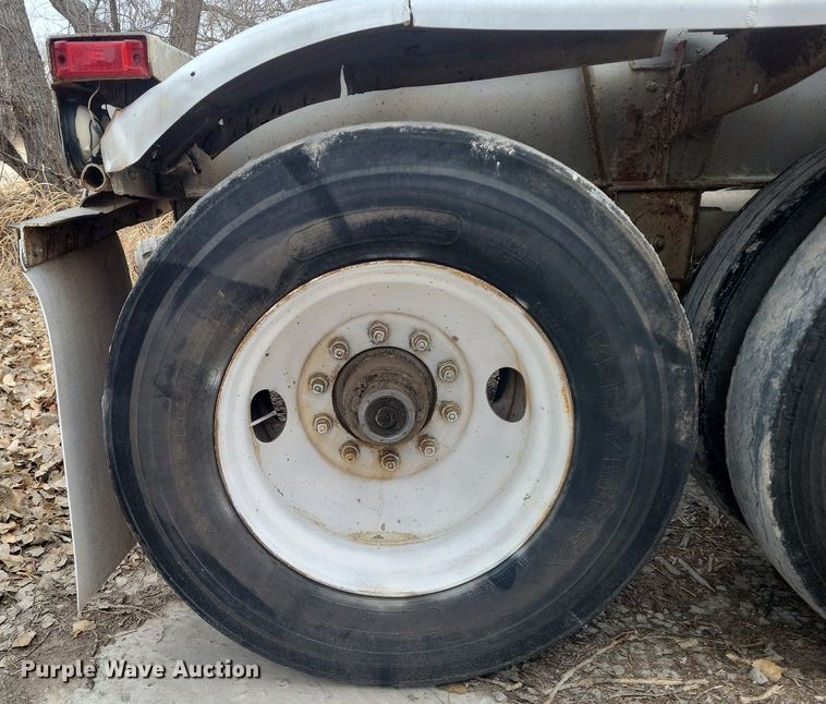 image for item DM2560 1982 Trailmobile  pneumatic dry bulk trailer