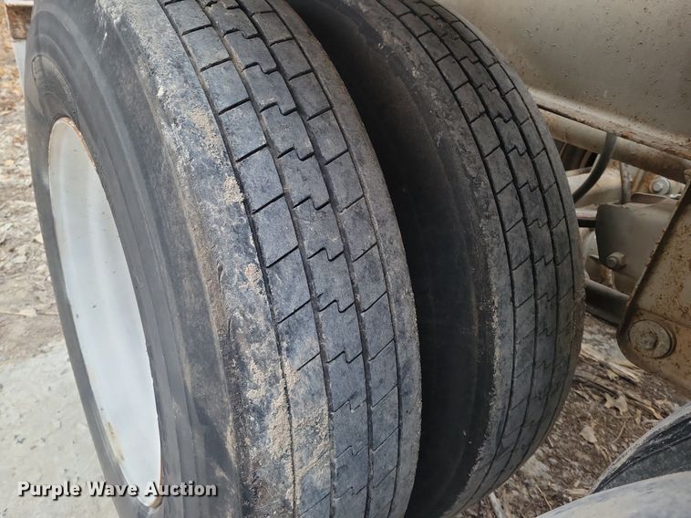 image for item DM2560 1982 Trailmobile  pneumatic dry bulk trailer