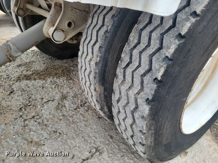 image for item DM2560 1982 Trailmobile  pneumatic dry bulk trailer