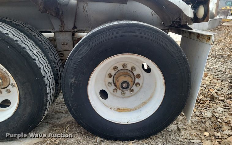 image for item DM2560 1982 Trailmobile  pneumatic dry bulk trailer