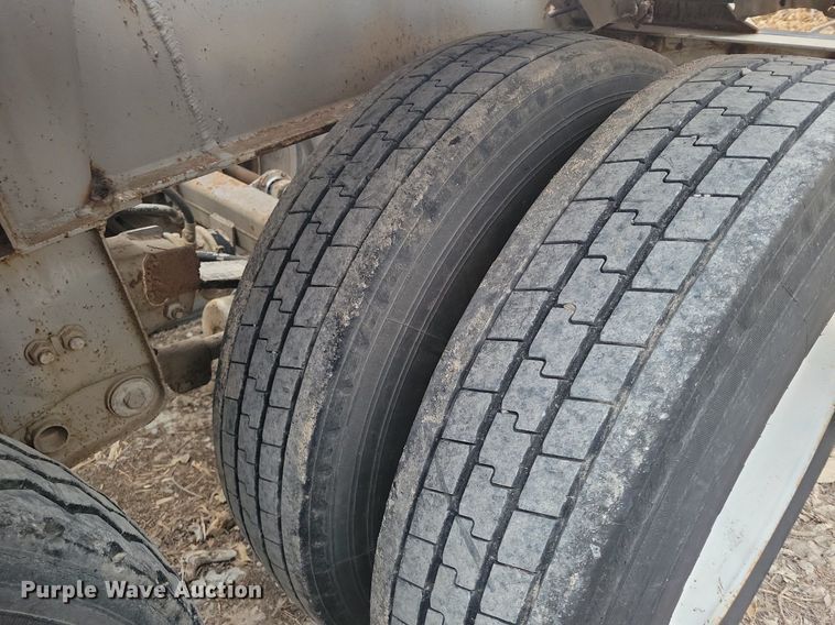 image for item DM2560 1982 Trailmobile  pneumatic dry bulk trailer