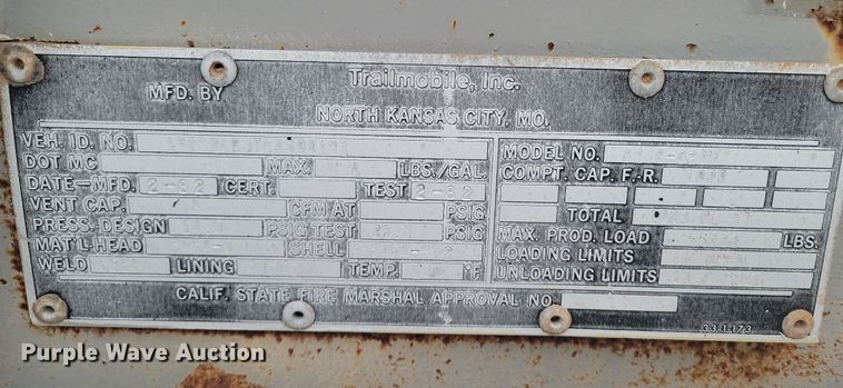 image for item DM2560 1982 Trailmobile  pneumatic dry bulk trailer