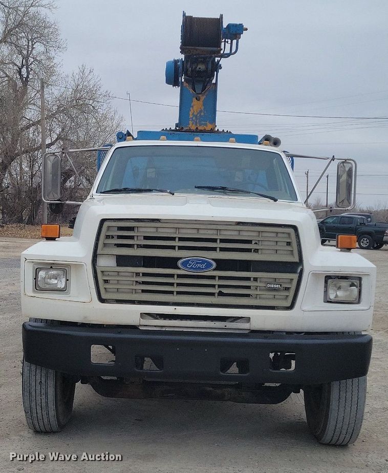 image for item DM2561 1988 Ford FT900F  crane truck