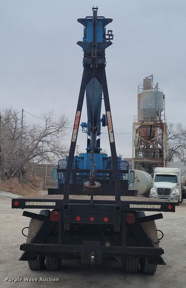 image for item DM2561 1988 Ford FT900F  crane truck