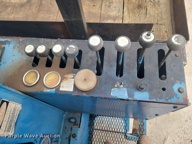 image for item DM2561 1988 Ford FT900F  crane truck