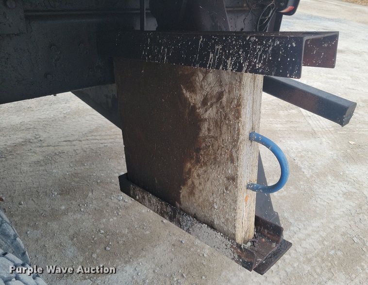 image for item DM2561 1988 Ford FT900F  crane truck