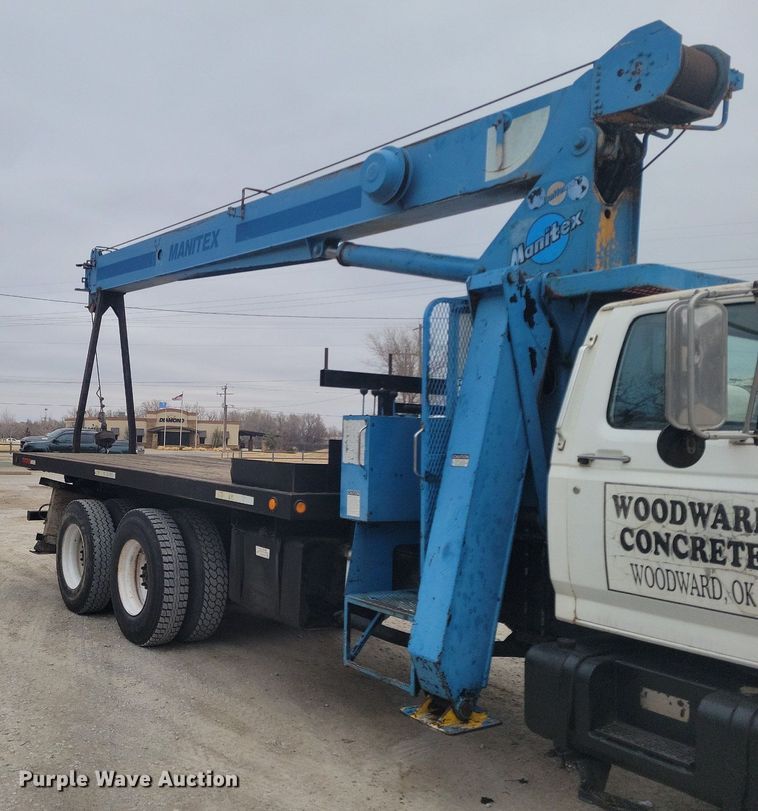 image for item DM2561 1988 Ford FT900F  crane truck