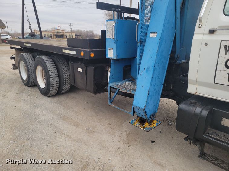 image for item DM2561 1988 Ford FT900F  crane truck