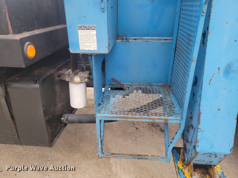 image for item DM2561 1988 Ford FT900F  crane truck