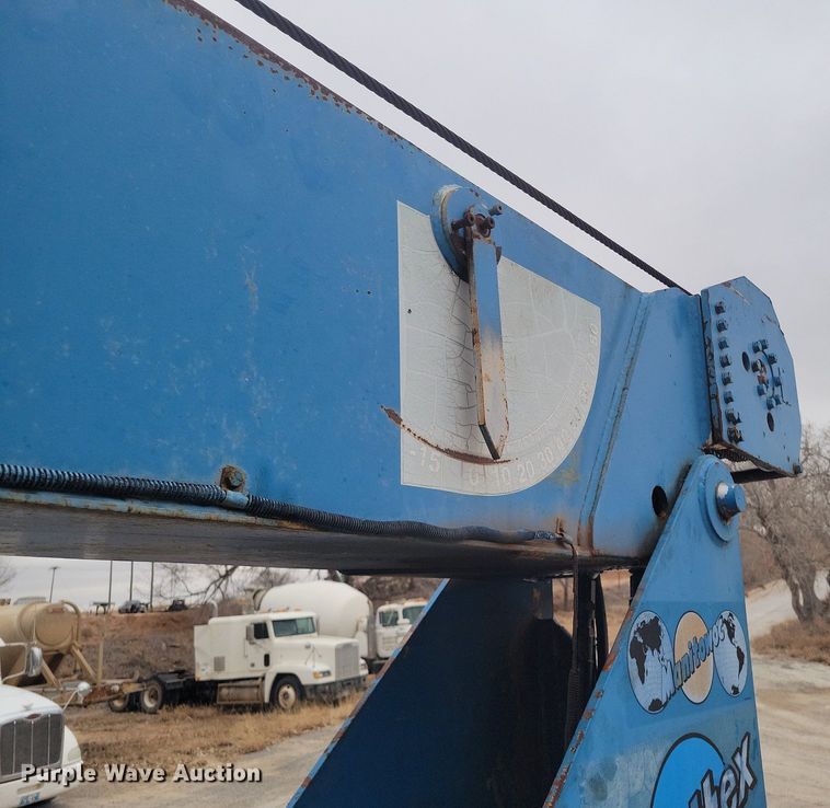 image for item DM2561 1988 Ford FT900F  crane truck