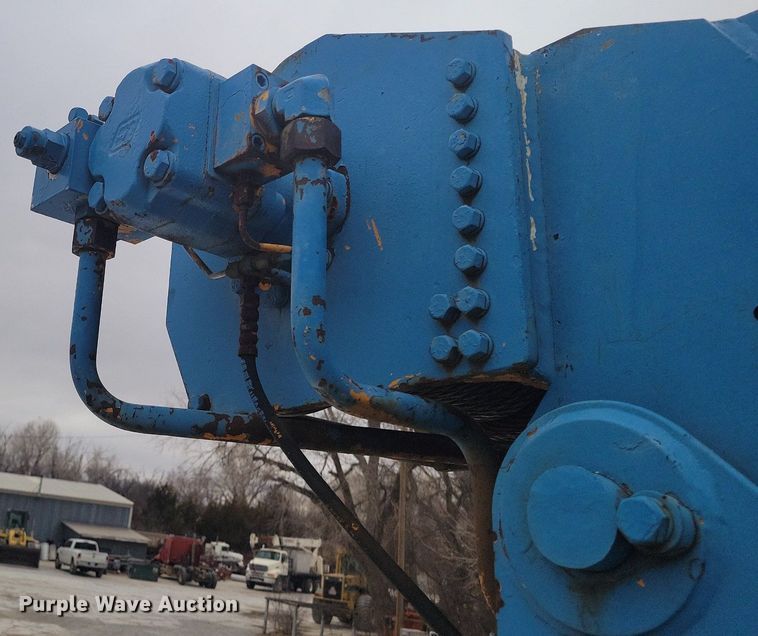 image for item DM2561 1988 Ford FT900F  crane truck