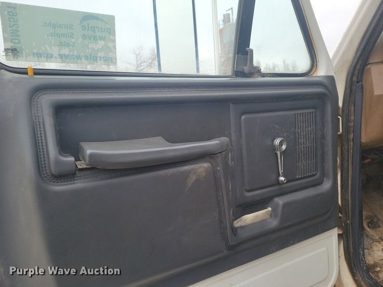 image for item DM2561 1988 Ford FT900F  crane truck