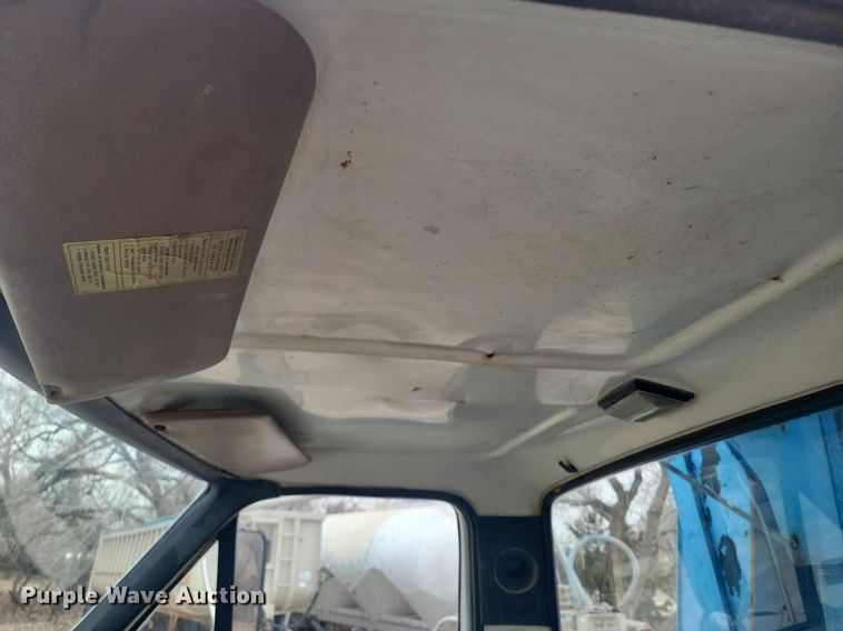 image for item DM2561 1988 Ford FT900F  crane truck