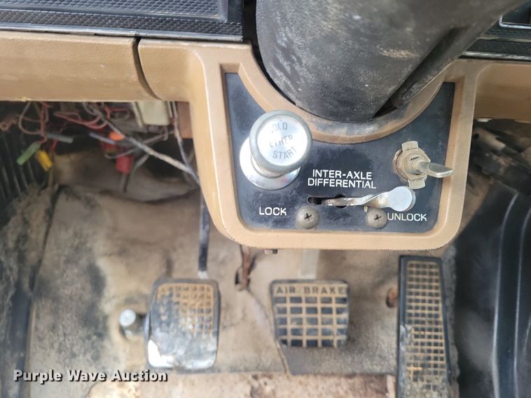 image for item DM2561 1988 Ford FT900F  crane truck