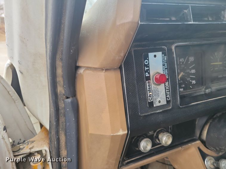 image for item DM2561 1988 Ford FT900F  crane truck