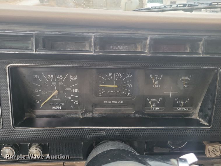 image for item DM2561 1988 Ford FT900F  crane truck