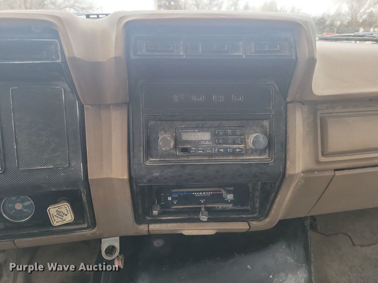 image for item DM2561 1988 Ford FT900F  crane truck