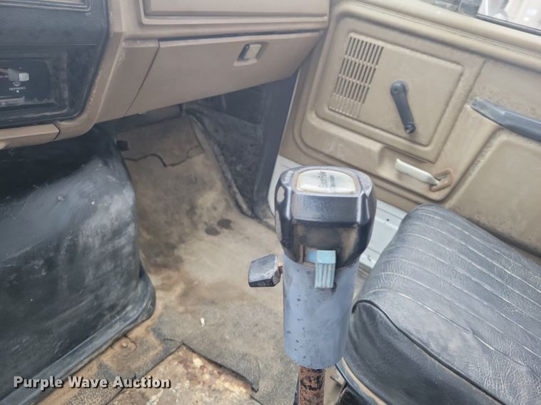 image for item DM2561 1988 Ford FT900F  crane truck