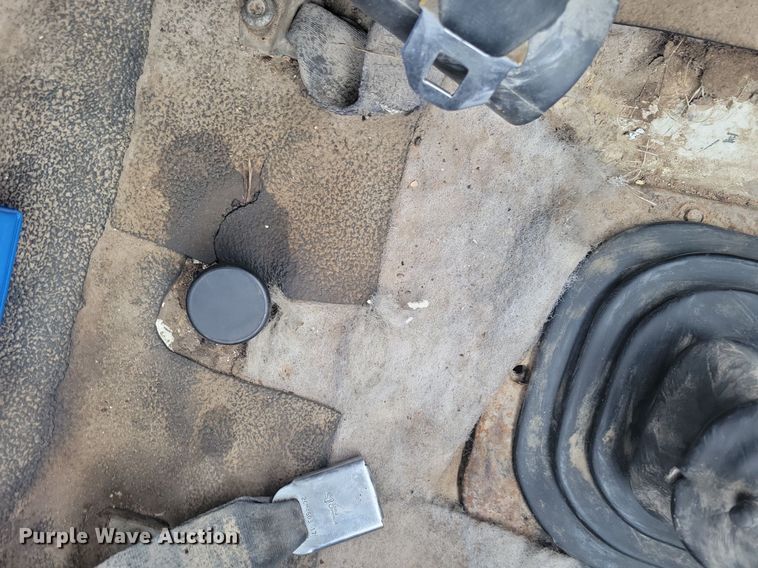 image for item DM2561 1988 Ford FT900F  crane truck