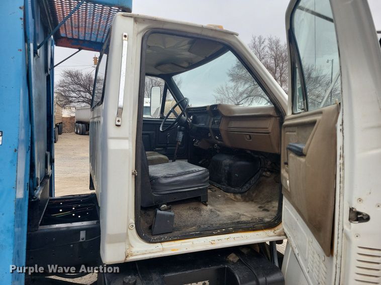 image for item DM2561 1988 Ford FT900F  crane truck