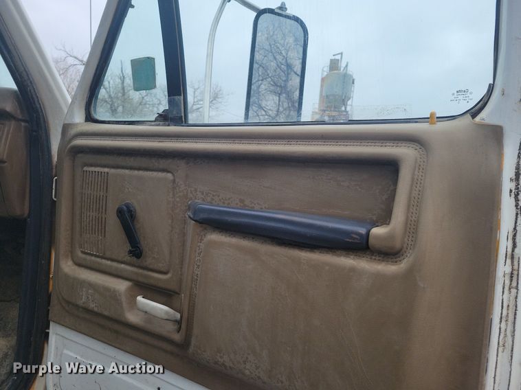 image for item DM2561 1988 Ford FT900F  crane truck