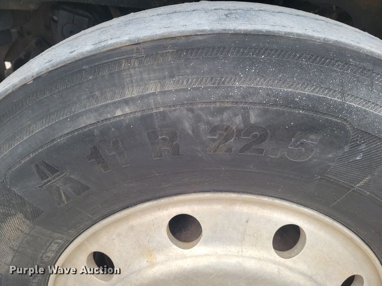 image for item DM2561 1988 Ford FT900F  crane truck