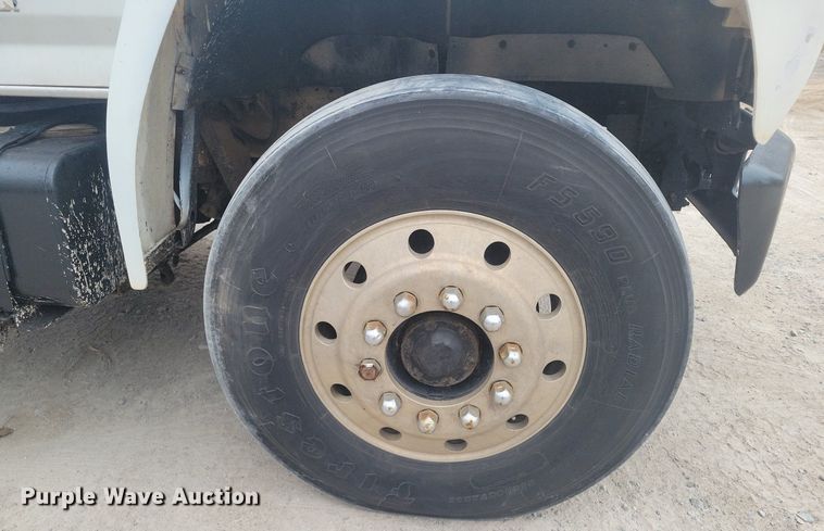 image for item DM2561 1988 Ford FT900F  crane truck