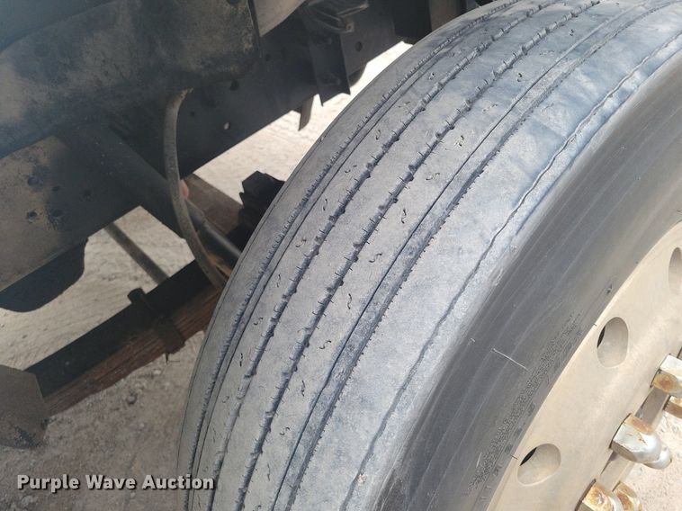 image for item DM2561 1988 Ford FT900F  crane truck