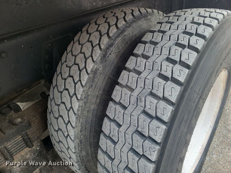 image for item DM2561 1988 Ford FT900F  crane truck