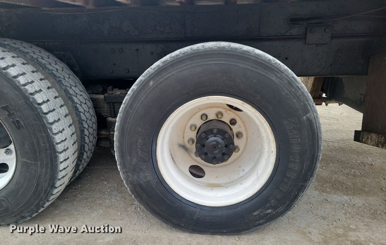 image for item DM2561 1988 Ford FT900F  crane truck