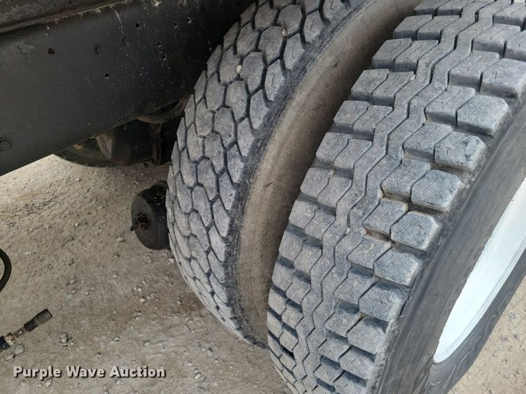 image for item DM2561 1988 Ford FT900F  crane truck