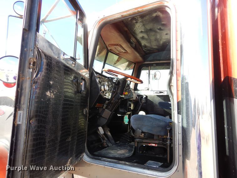image for item DN6279 1991 Peterbilt 379  semi truck