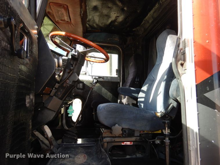 image for item DN6279 1991 Peterbilt 379  semi truck