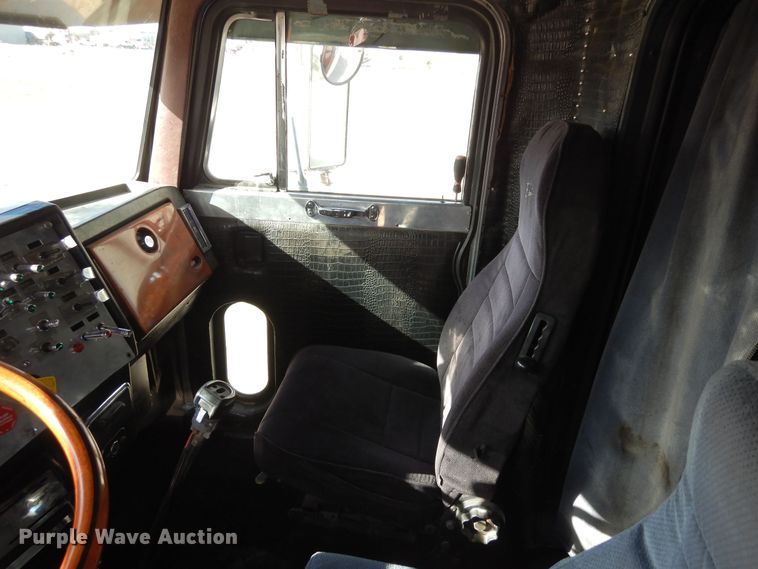 image for item DN6279 1991 Peterbilt 379  semi truck