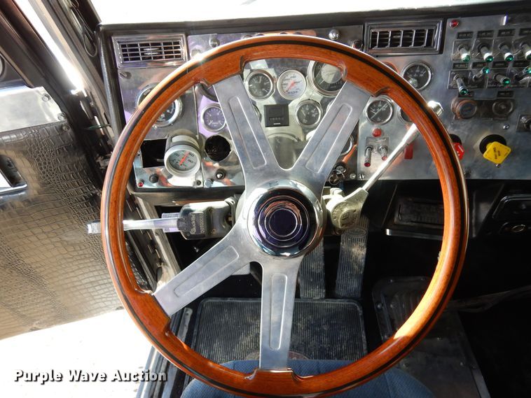 image for item DN6279 1991 Peterbilt 379  semi truck