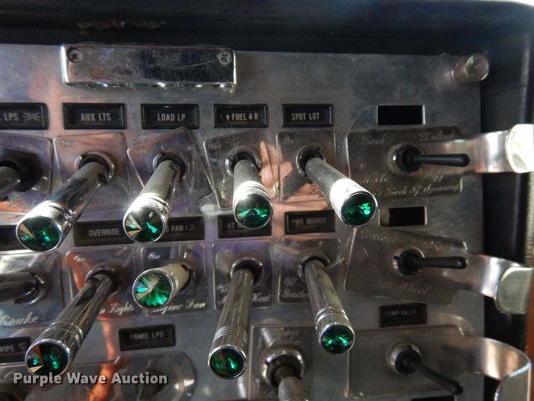 image for item DN6279 1991 Peterbilt 379  semi truck