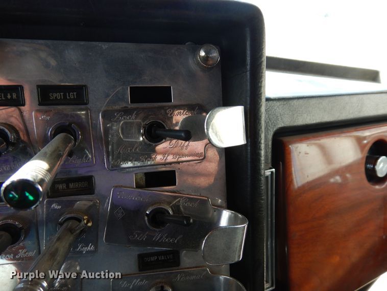 image for item DN6279 1991 Peterbilt 379  semi truck