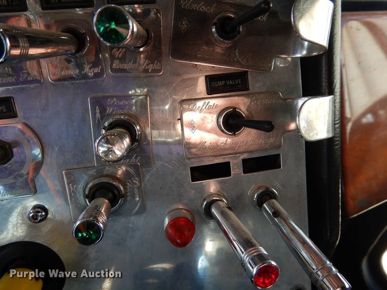 image for item DN6279 1991 Peterbilt 379  semi truck