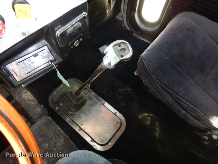 image for item DN6279 1991 Peterbilt 379  semi truck