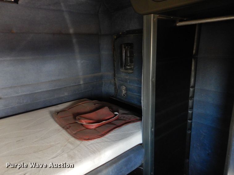 image for item DN6279 1991 Peterbilt 379  semi truck